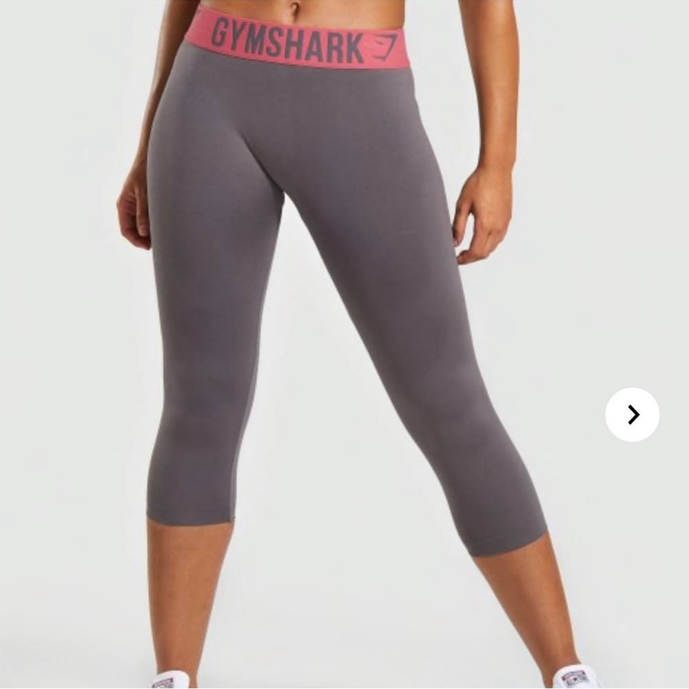 (🦈 bundle 2 for $30) Gymshark pink and grey cropped leggings